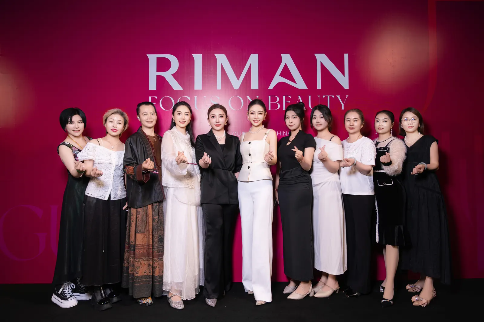 XS Lingyue Lady team celebration